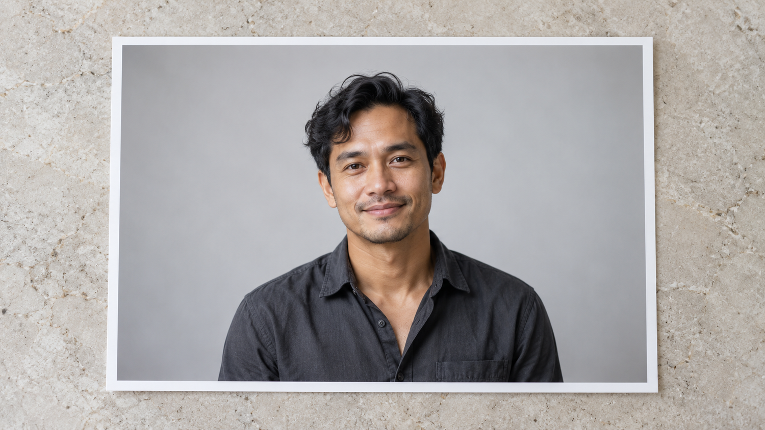 Portrait fiktif dengan ruang kepala dan bahu untuk mempertimbangkan potongan kartu profil